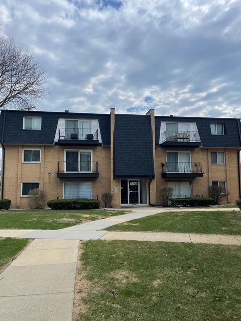 Photo of 4921 W 109th Street #304, Oak Lawn, IL 60453 (MLS # 12592105)
