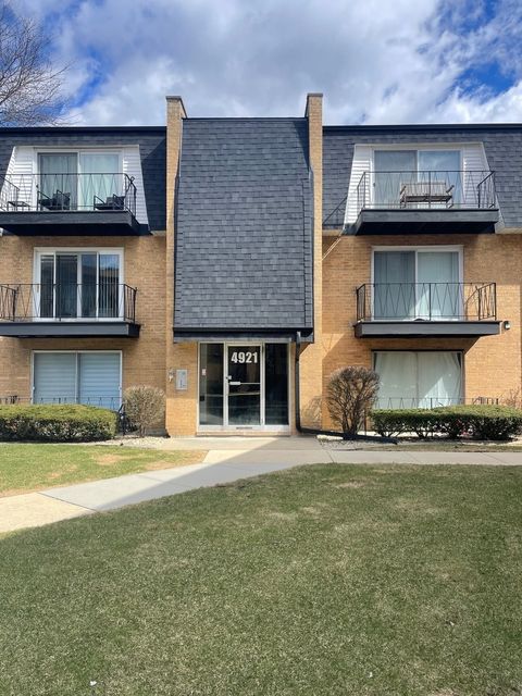 Photo of 4921 W 109th Street #304, Oak Lawn, IL 60453 (MLS # 12592105)
