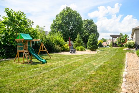 Tiny photo for 2611 Piney Run, Bloomington, IL 61705 (MLS # 12494655)