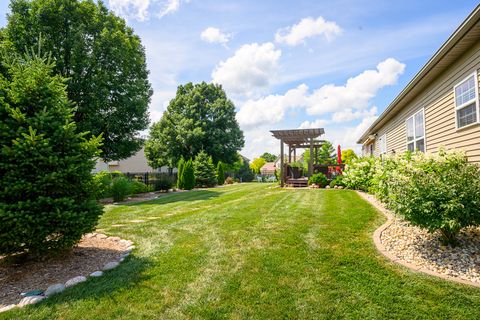 Tiny photo for 2611 Piney Run, Bloomington, IL 61705 (MLS # 12494655)