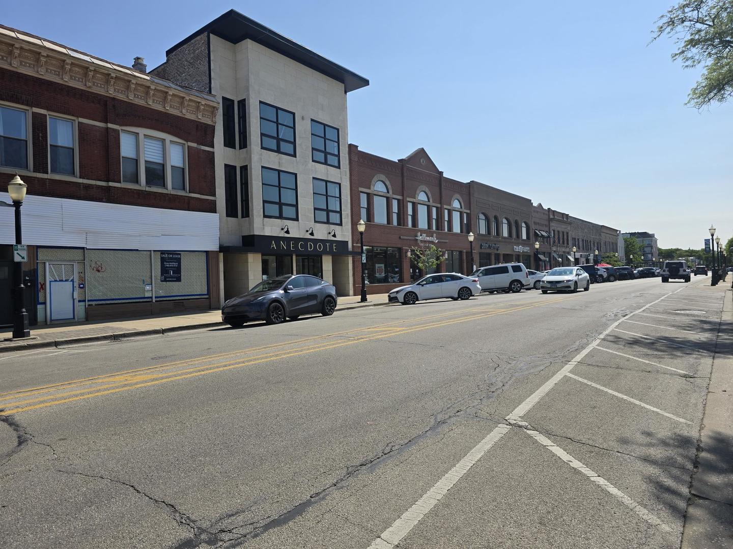 4 W Burlington Avenue