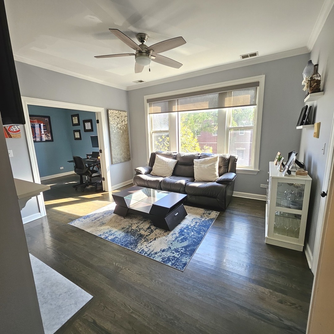 2148 N Sawyer Avenue 202