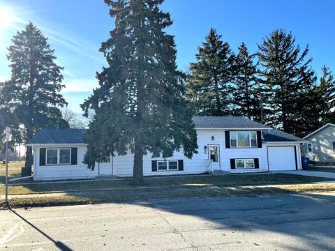 Photo of 101-103 W Sheridan Street, Eldridge, IA 52748 (MLS # 12550354)