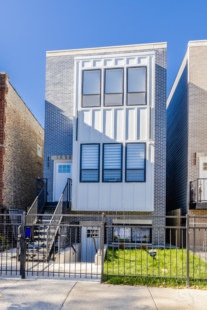 1052 N Central Park Avenue