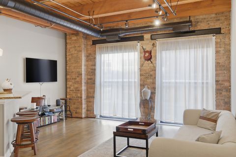 Tiny photo for 225 W HURON Street #313, Chicago, IL 60654 (MLS # 12573154)