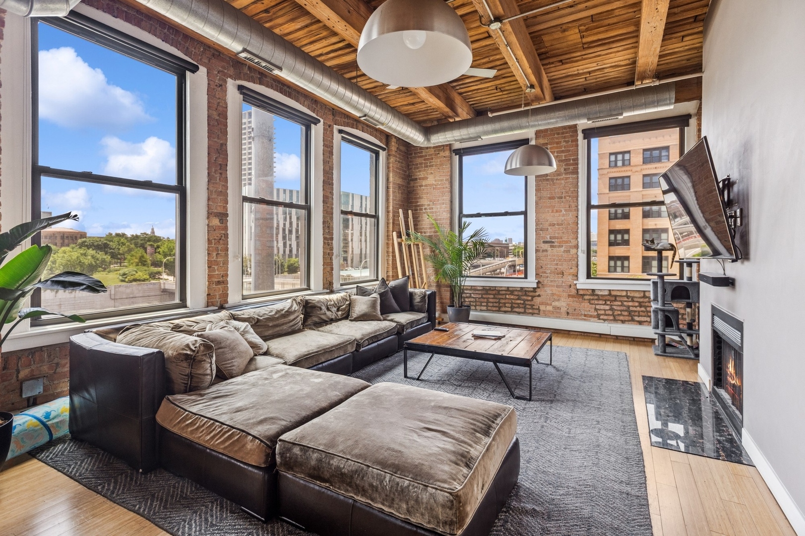 400 S Green Street 305