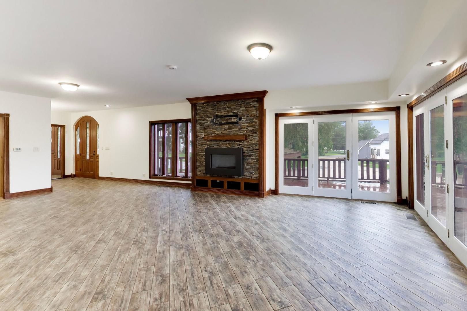 401 N River Road