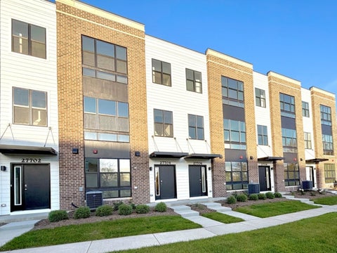 Photo of 27684 Maecliff Drive, Warrenville, IL 60555 (MLS # 12773323)