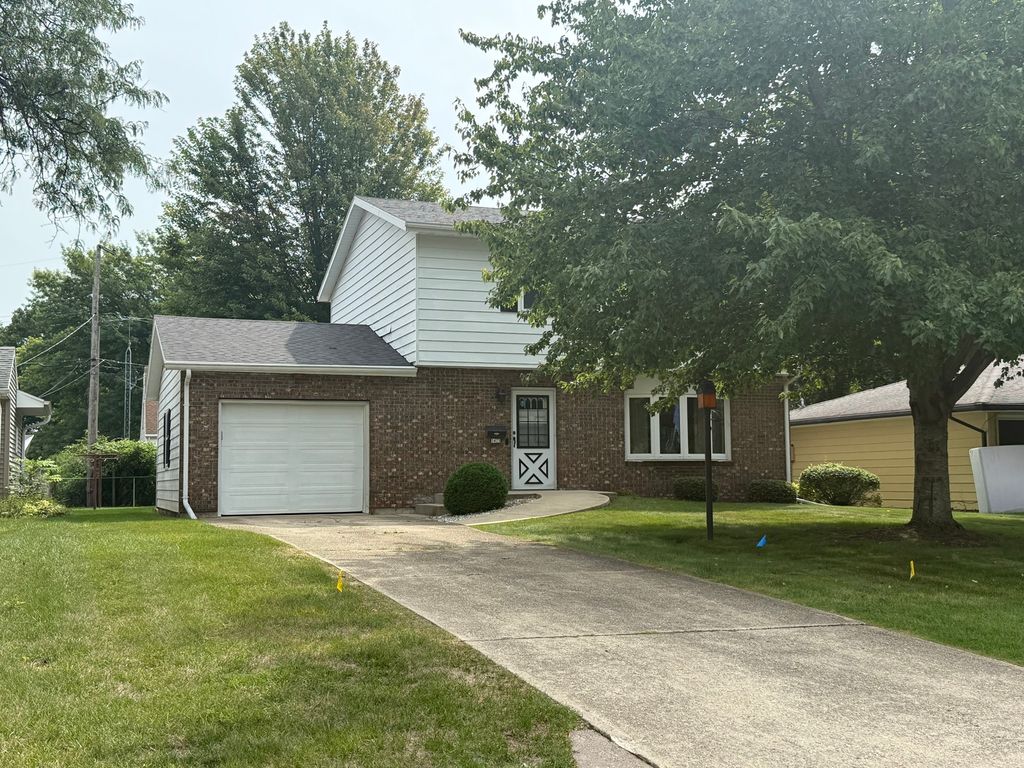 Photo for 1473 S Harlem Avenue, Freeport, IL 61032 (MLS # 12449067)