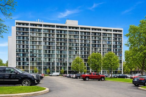 Photo of 2005 S Finley Road #1102, Lombard, IL 60148 (MLS # 12623109)