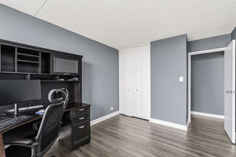 Tiny photo for 2005 S Finley Road #1102, Lombard, IL 60148 (MLS # 12623109)