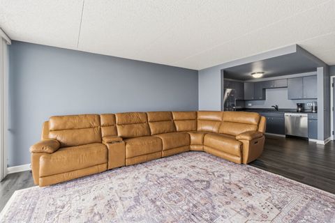 Tiny photo for 2005 S Finley Road #1102, Lombard, IL 60148 (MLS # 12623109)