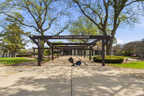 Tiny photo for 2005 S Finley Road #1102, Lombard, IL 60148 (MLS # 12623109)