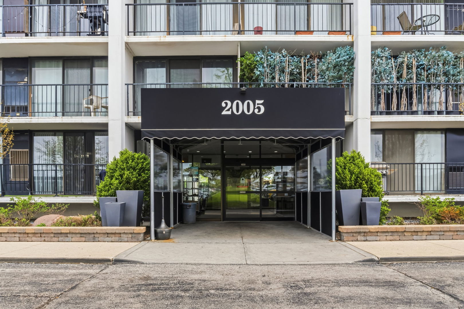 2005 S Finley Road 1102