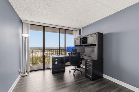 Tiny photo for 2005 S Finley Road #1102, Lombard, IL 60148 (MLS # 12623109)