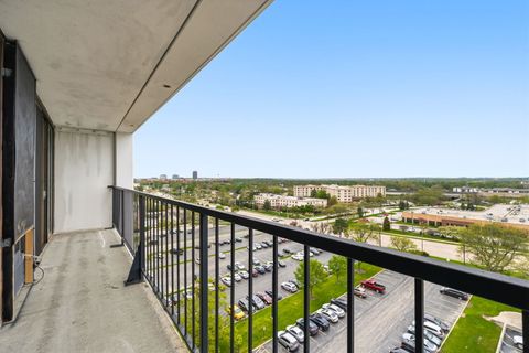 Tiny photo for 2005 S Finley Road #1102, Lombard, IL 60148 (MLS # 12623109)