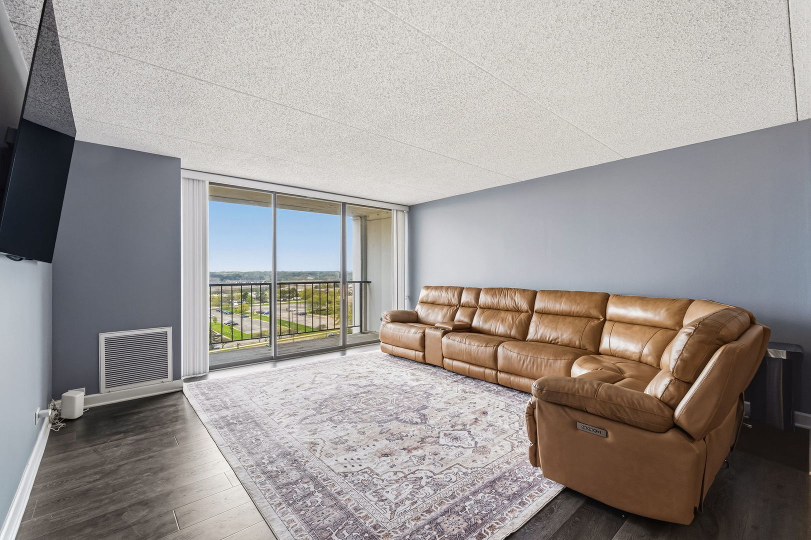 2005 S Finley Road 1102