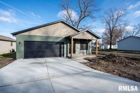 Tiny photo for 1801 W ADAMS Street, Herrin, IL 62948 (MLS # QC4269729)