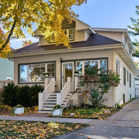 Photo of 214 S Dunton Avenue, Arlington Heights, IL 60005 (MLS # 12512244)