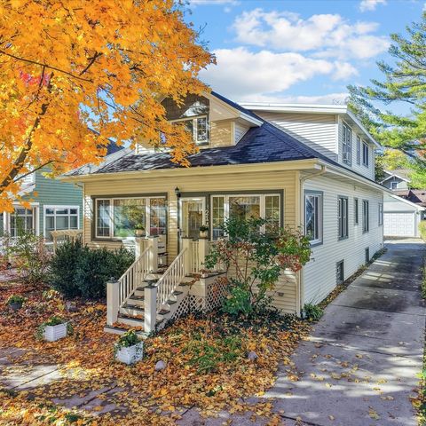 Tiny photo for 214 S Dunton Avenue, Arlington Heights, IL 60005 (MLS # 12512244)