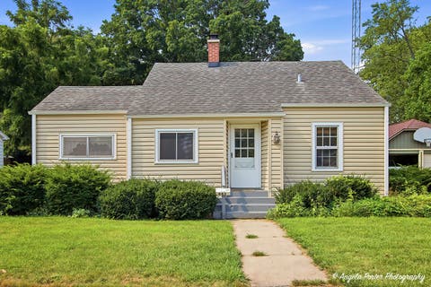 Photo of 663 Pleasant Street, Woodstock, IL 60098 (MLS # 12718845)