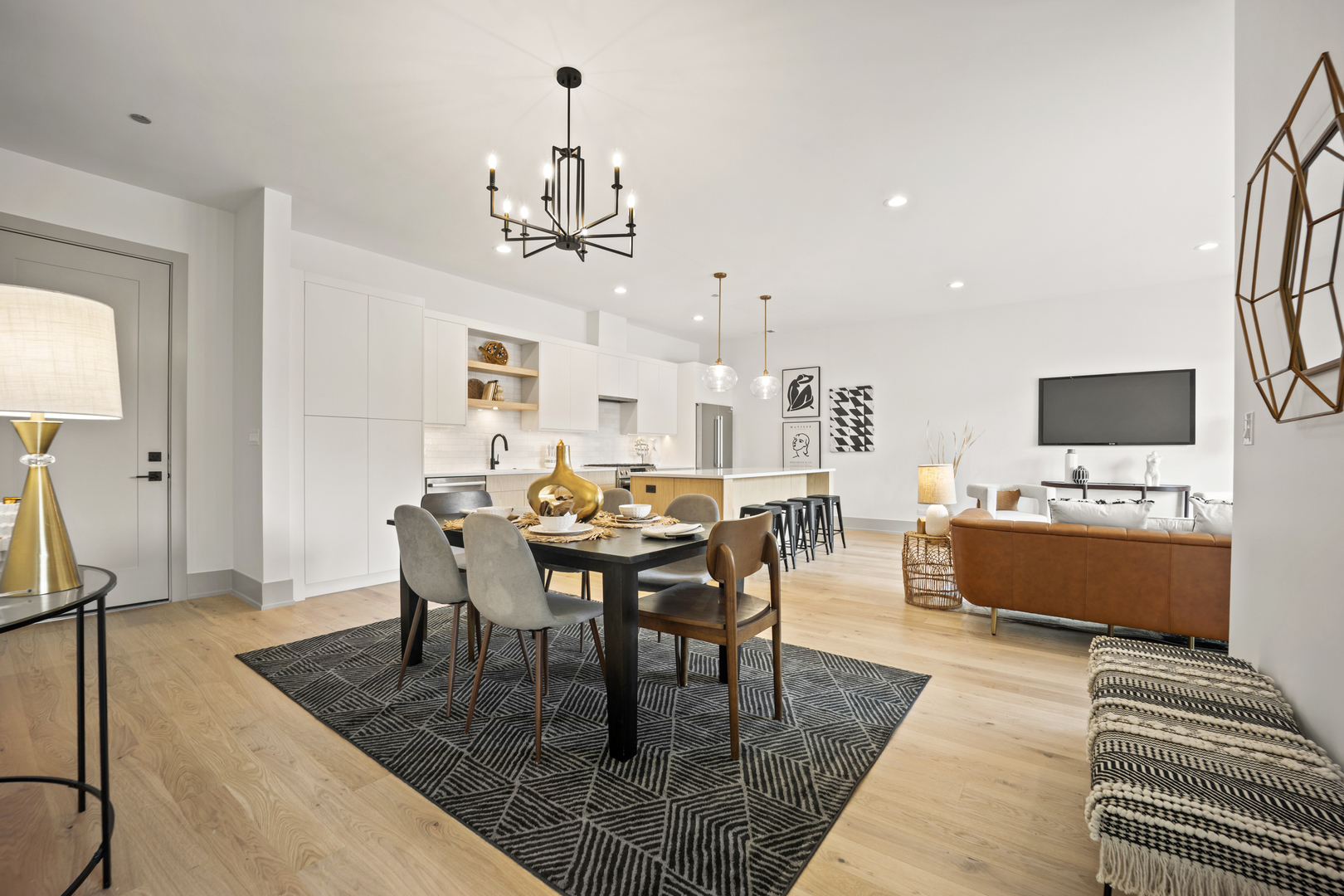 1548 W Ardmore Avenue 3B