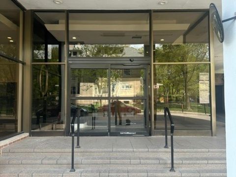 Tiny photo for 6171 N Sheridan Road #2108, Chicago, IL 60660 (MLS # 12645563)