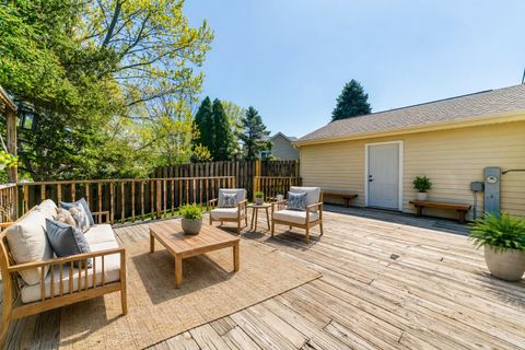 Tiny photo for 425 Somerset Court, Algonquin, IL 60102 (MLS # 12627843)