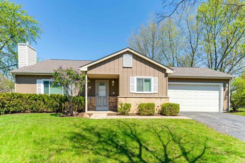 Photo of 425 Somerset Court, Algonquin, IL 60102 (MLS # 12627843)