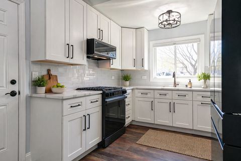 Tiny photo for 425 Somerset Court, Algonquin, IL 60102 (MLS # 12627843)