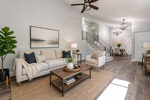 Tiny photo for 425 Somerset Court, Algonquin, IL 60102 (MLS # 12627843)