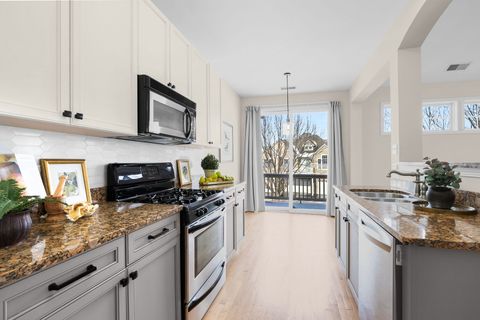 Tiny photo for 360 Promontory Lane #B, Wauconda, IL 60084 (MLS # 12595472)