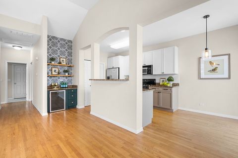 Tiny photo for 360 Promontory Lane #B, Wauconda, IL 60084 (MLS # 12595472)