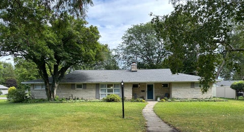 Photo of 304 Central Avenue, Aurora, IL 60506 (MLS # 12757743)