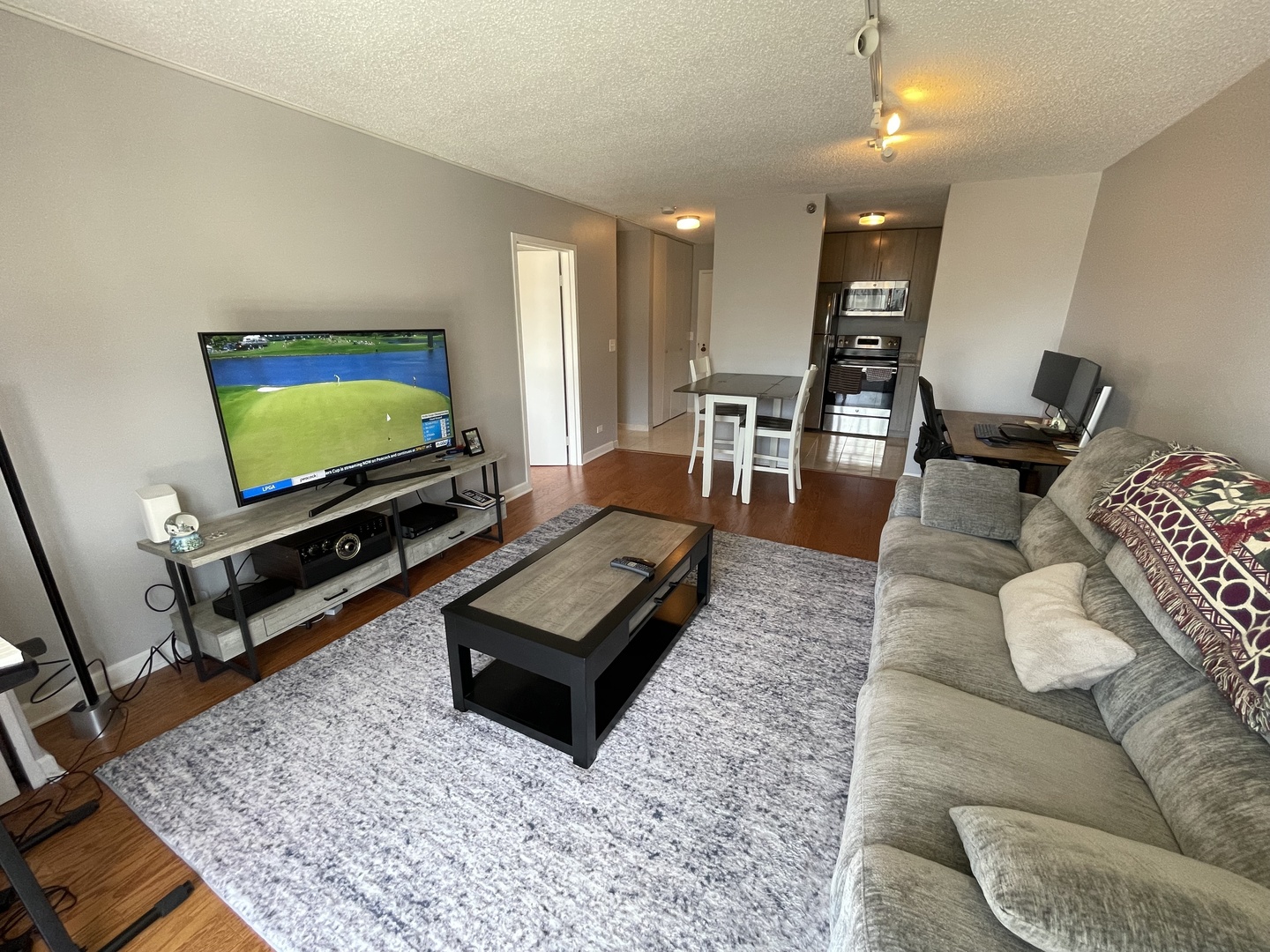 1212 N LaSalle Street 1003