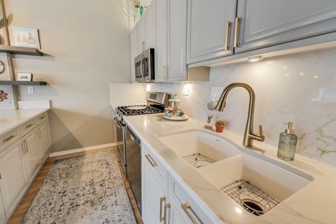 Tiny photo for 900 N Kingsbury Street #1025, Chicago, IL 60610 (MLS # 12496974)