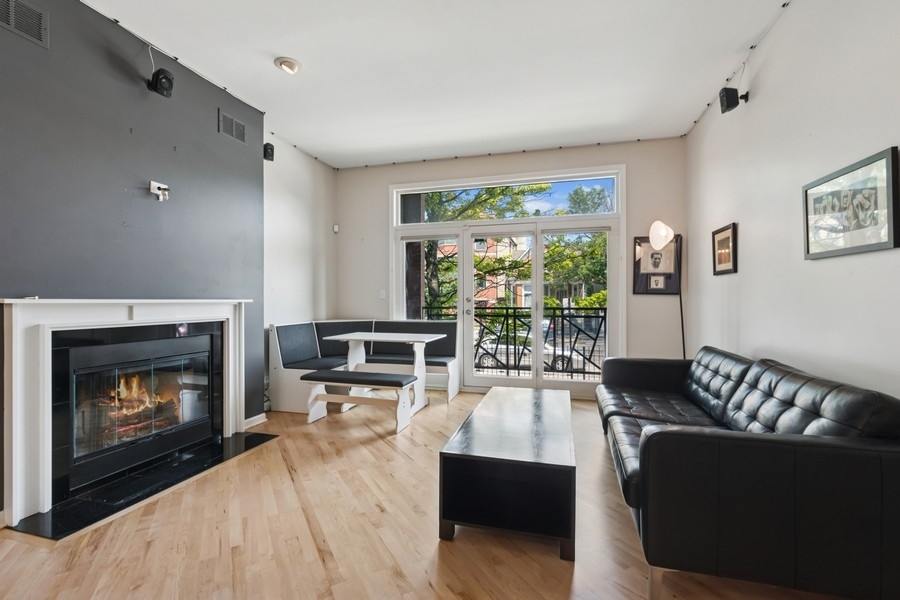 2215 W Augusta Boulevard 1W