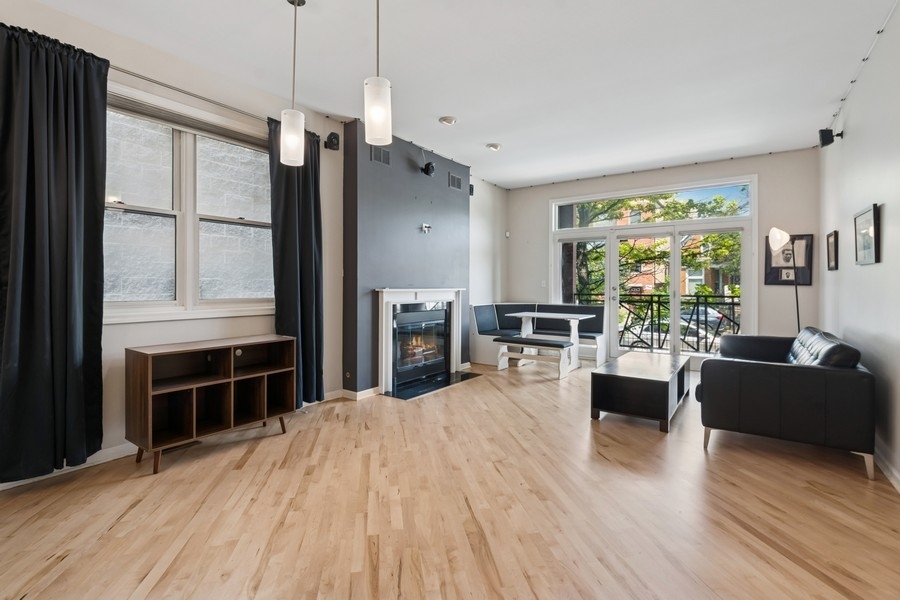 2215 W Augusta Boulevard 1W