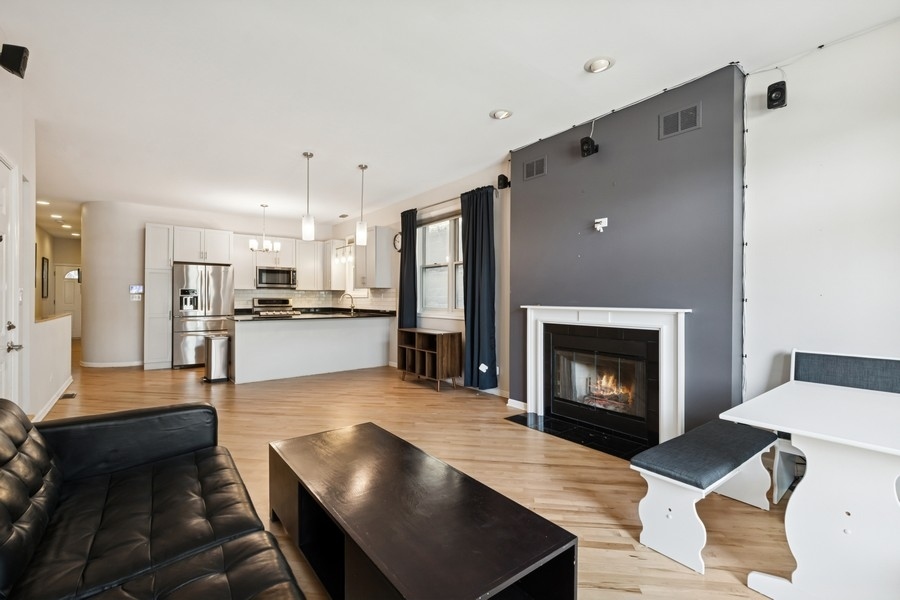 2215 W Augusta Boulevard 1W