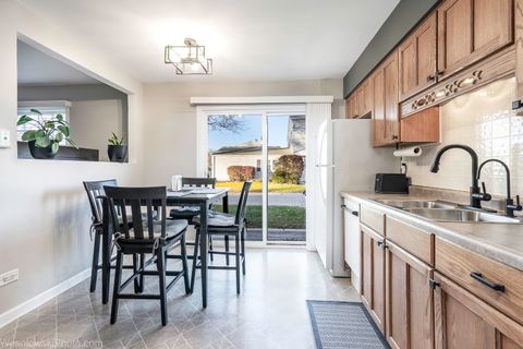 Tiny photo for 145 ANN Court #A, Bartlett, IL 60103 (MLS # 12514893)