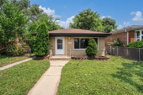 Photo of 13947 S Saginaw Avenue, Burnham, IL 60633 (MLS # 12420580)