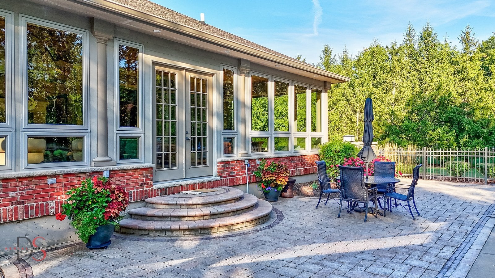 Ottawa, Illinois, 61350, United States, 4 Bedrooms Bedrooms, ,5 BathroomsBathrooms,Residential,Active,1953408