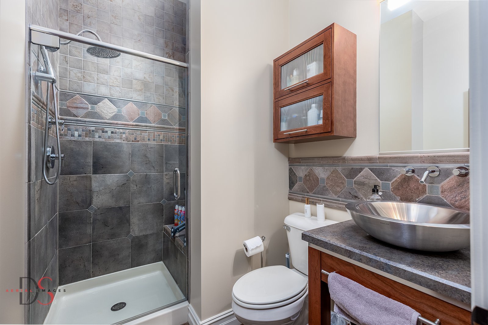 Ottawa, Illinois, 61350, United States, 4 Bedrooms Bedrooms, ,5 BathroomsBathrooms,Residential,Active,1953408
