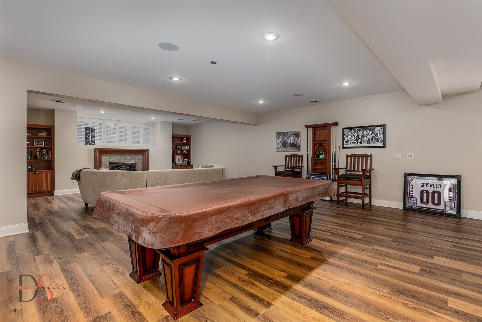 Ottawa, Illinois, 61350, United States, 4 Bedrooms Bedrooms, ,5 BathroomsBathrooms,Residential,Active,1953408