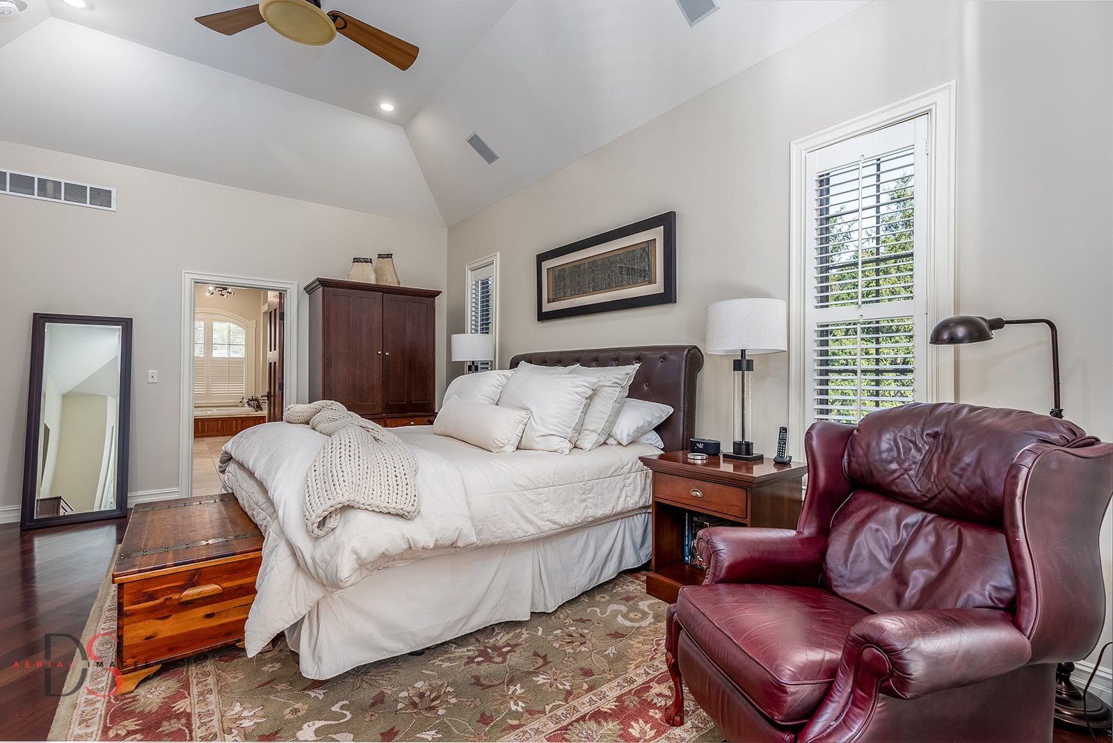 Ottawa, Illinois, 61350, United States, 4 Bedrooms Bedrooms, ,5 BathroomsBathrooms,Residential,Active,1953408