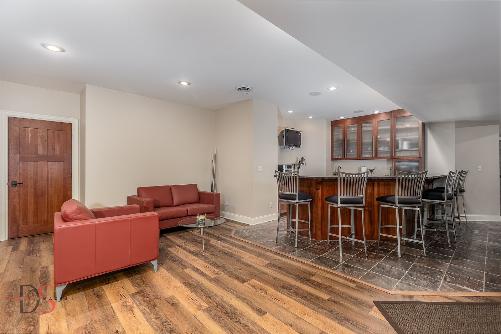 Ottawa, Illinois, 61350, United States, 4 Bedrooms Bedrooms, ,5 BathroomsBathrooms,Residential,Active,1953408
