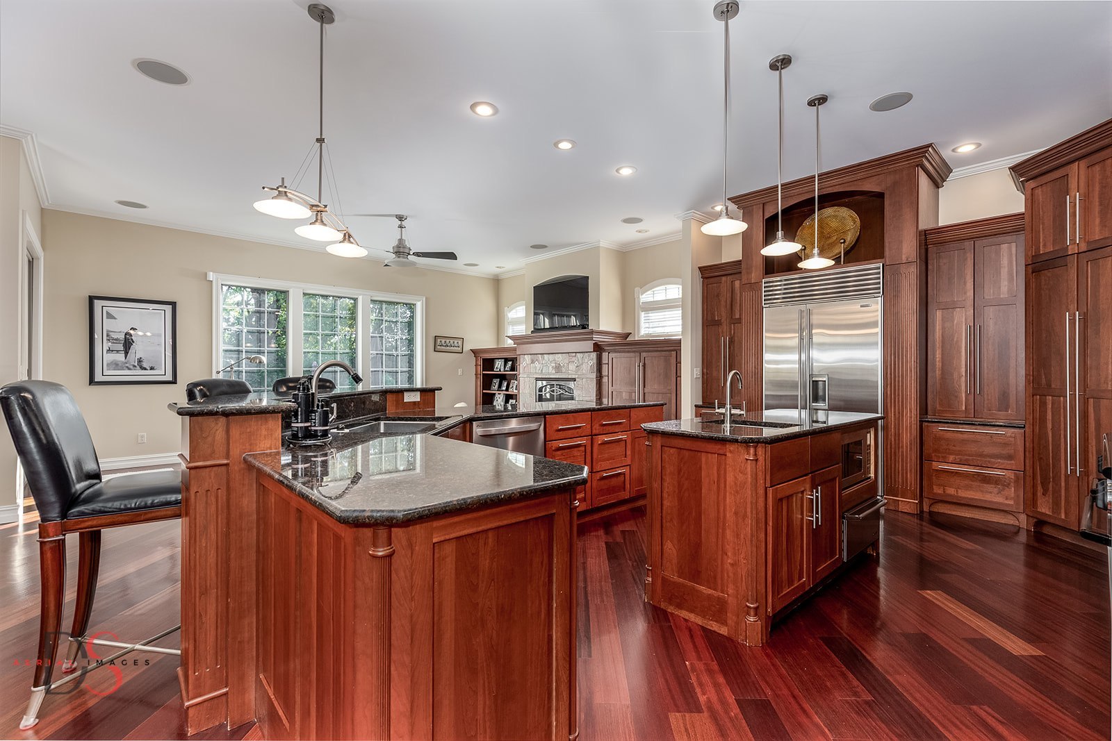 Ottawa, Illinois, 61350, United States, 4 Bedrooms Bedrooms, ,5 BathroomsBathrooms,Residential,Active,1953408