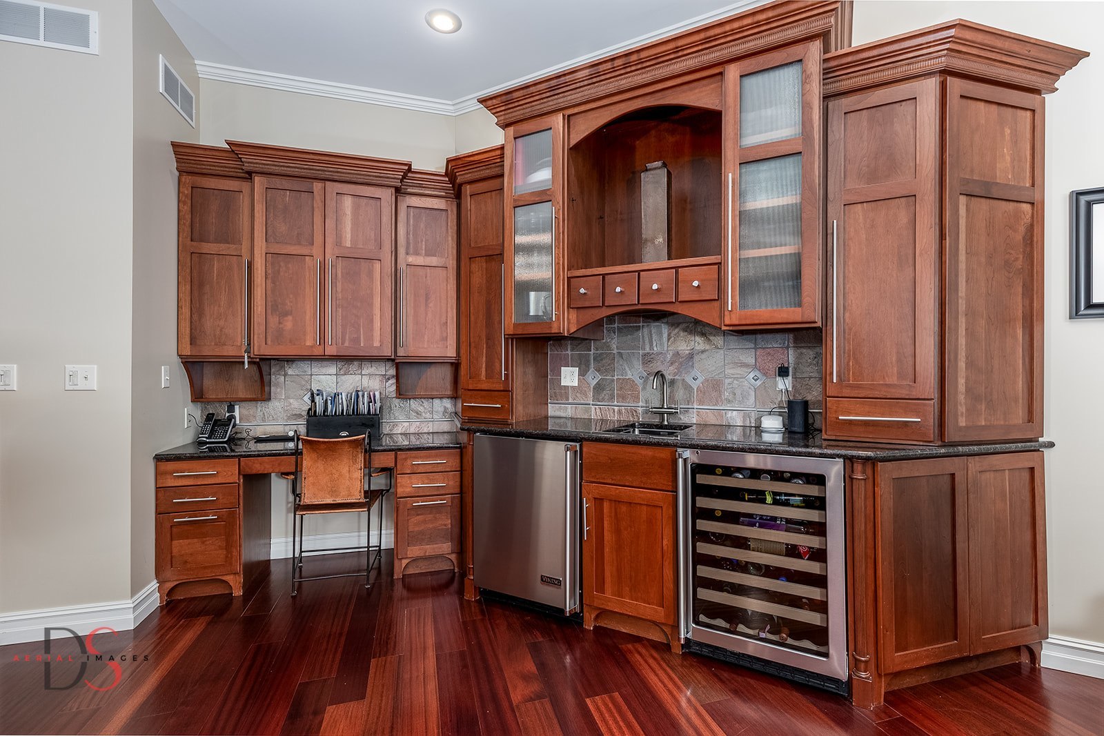 Ottawa, Illinois, 61350, United States, 4 Bedrooms Bedrooms, ,5 BathroomsBathrooms,Residential,Active,1953408