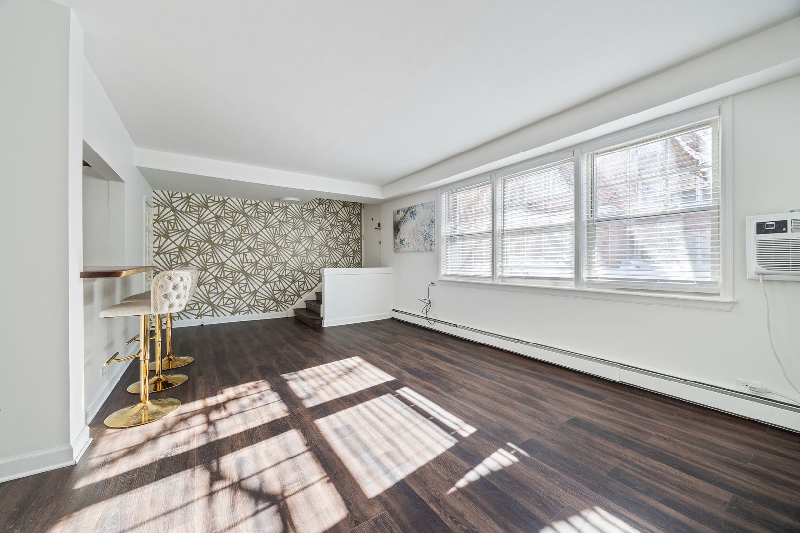 7536 N Ridge Boulevard 1W