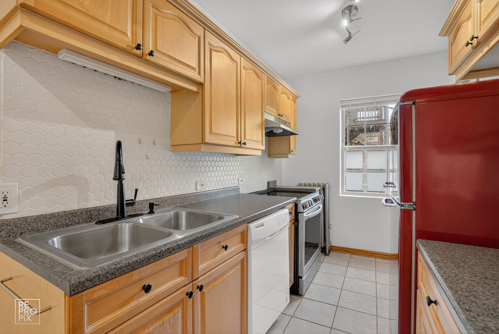 1816 W Chase Avenue 1